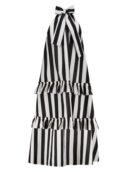 Robe à rayures noires et blanches, incontournable pour les filles de Singapour